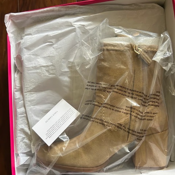 Elegant Tan Heeled Boots - Picture 6 of 7